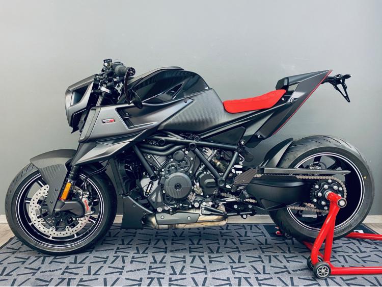 KTM BRABUS 1300 R (315€/mois)