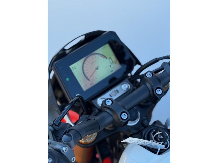 YAMAHA XSR 900 
