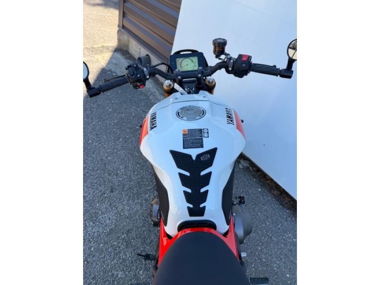 YAMAHA XSR 900 