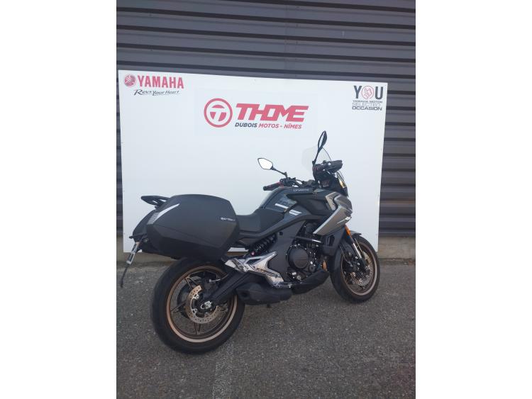 CF MOTO MT 700