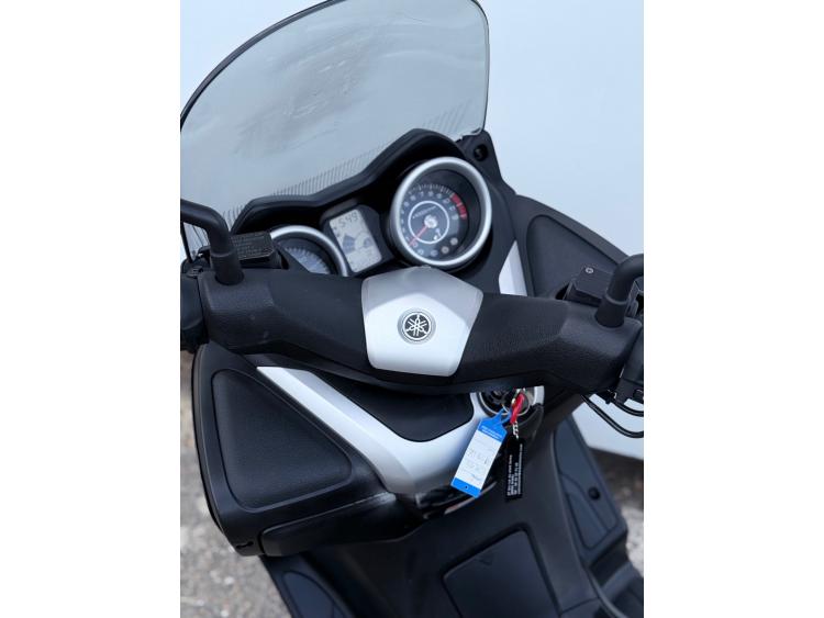 YAMAHA X-MAX 125