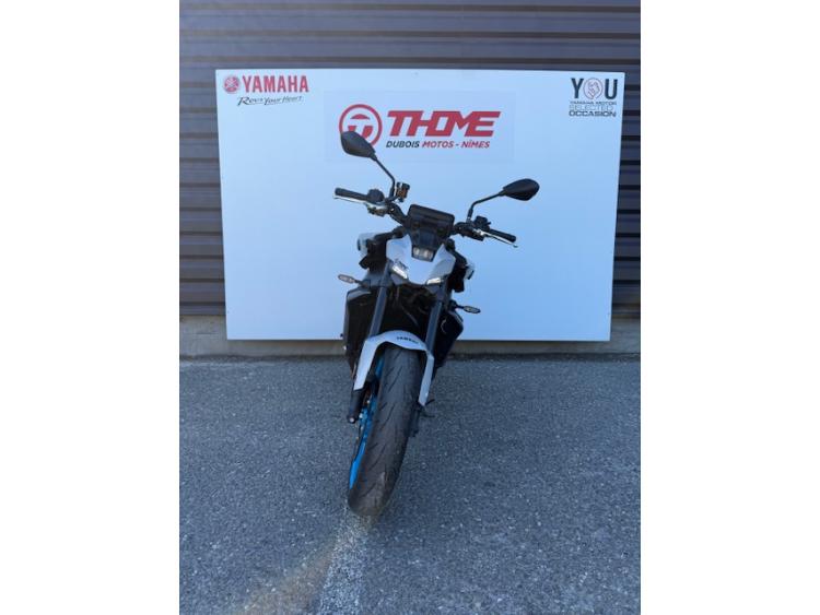 YAMAHA MT-09