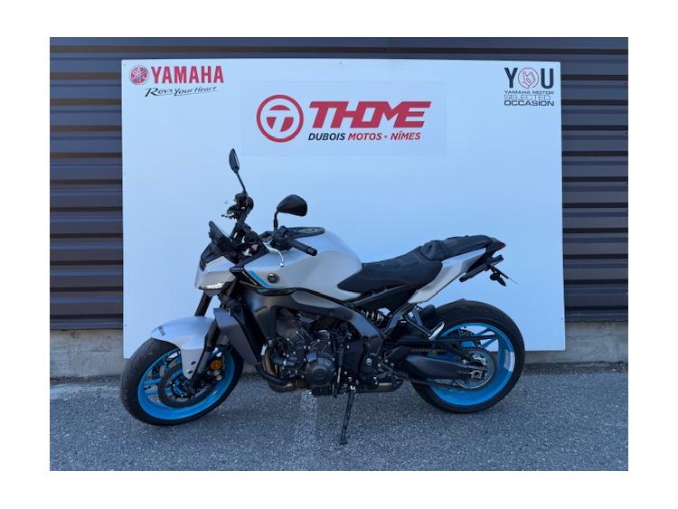 YAMAHA MT-09