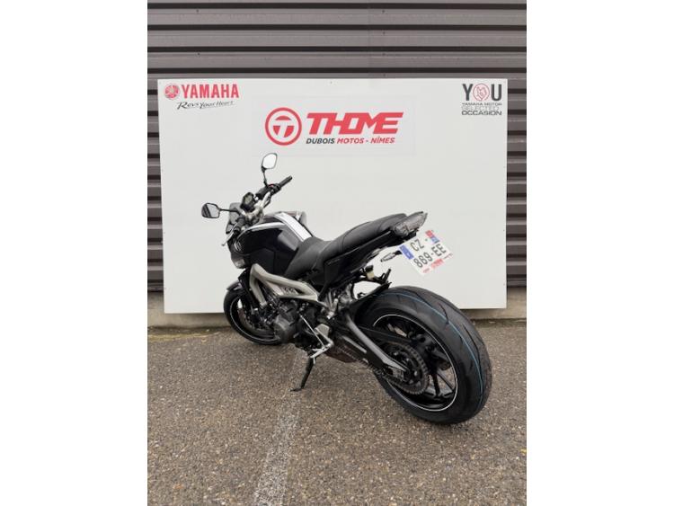 YAMAHA MT-09